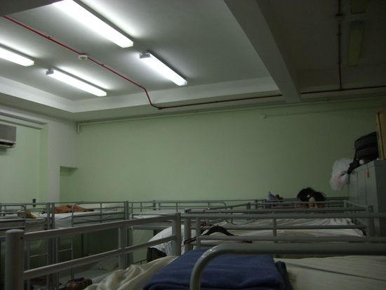 Unser Schlafraum! Es gibt sogar Strom!