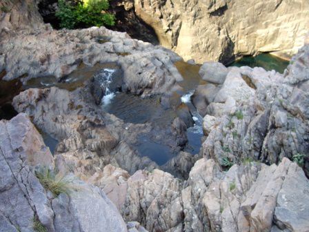 Top des Barramundi Gorge Wasserfalls
