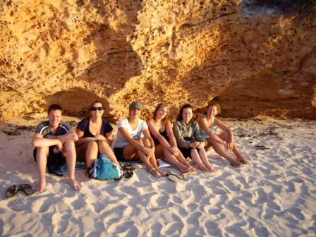 Eric, Anna, Maria, Anna, me, Carine und Nicola hinter der Kamera beim Sonnenuntergang am Beach