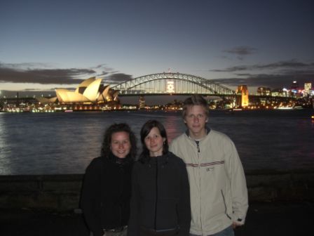 Blick auf Oper und Harbour Bridge vom Botanical Garden bei Dämmerung