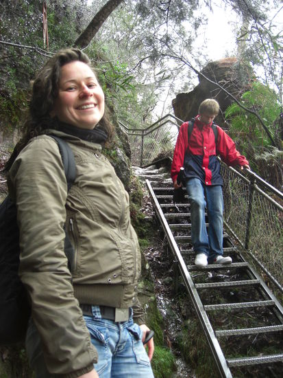 Lesen wir mal Peer´s Gedanken: Wer ist nur auf die be... Idee gekommen. Ich bin komplett durschnässt, meine Knie tun weh und diese verdammten 500 Stufen sind einfach zu klein für Schuhgröße 45.... (Sorry Peer  )