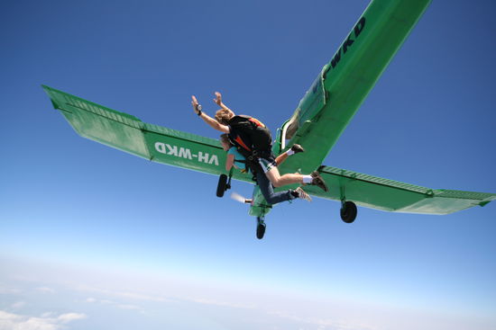 das Gefuehl nach dem Absprung war einfach unbeschreiblich, man rast in die Tiefe und kann vor Aufregung gar nicht schreien...