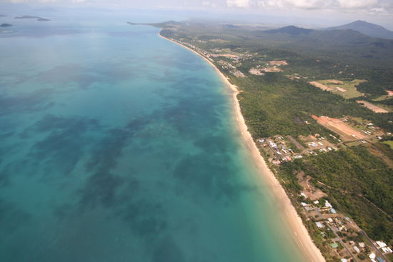 langsam gleiteten wir zum Strand hinunter, mit genialer Uebersicht ueber das Riff