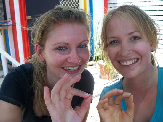 Beide sicher angekommen... waren danach ganz schoen erschoepft, das kann man unseren Gesichtern entnehmen...