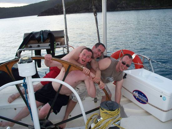 Beim Sturm der Staerke 10 (0-10 und 10 ist das Hoechste...) hatten die irischen Jungs ganz schoen Probleme, das Schiff auf Kurs zu halten... 