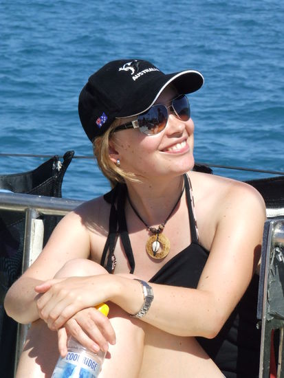 Juhu ich bin wieder auf nem Boot, wie sehr ich das vermisst habe, das gemuetliche Schwanken, der Ozean, hier fuehl ich mich wohl 