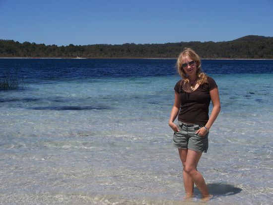 Die erste Fahrt fuehrte uns an den Lake Birrabeen, einer der unzaehlig vielen kristallklaren Suesswasserseen...