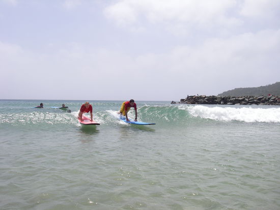 Die grazioese Surferin auf der linken Seite bin ich...
