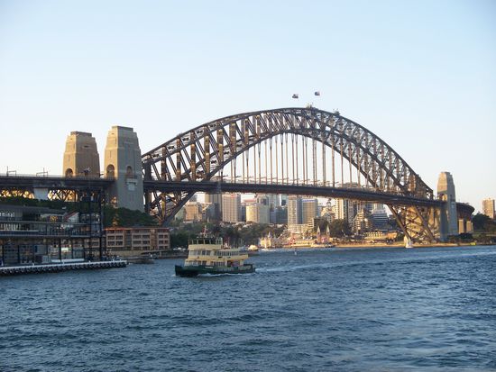 und nochmal die Harbour Bridge...man hat die Moeglichkeit fuer 150-200 A$ den Harbourbridge-Climbe zu machen, meiner Ansicht nach viel zu teuer!