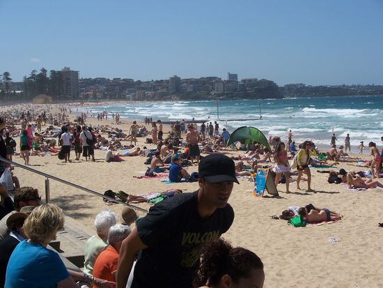 Leider hatten wir uns fuer Manly gerade den Sonntag ausgesucht...da hatten natuerlich noch viele andere ebenfalls die Idee, den Tag faul in der Sonne zu verbringen.