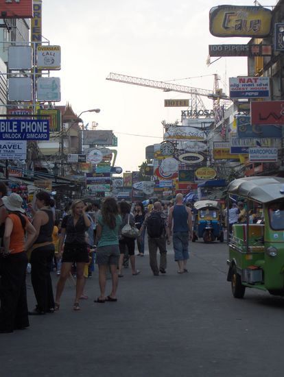 die Khao-San-Road bzw. Backpackerstrasse von Bangkok