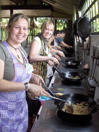 Hier bereiteten wir gerade Pad Thai zu, und ich war erstaunt wie lecker es schmeckte, obwohl es so einfach zuzubereiten ist.