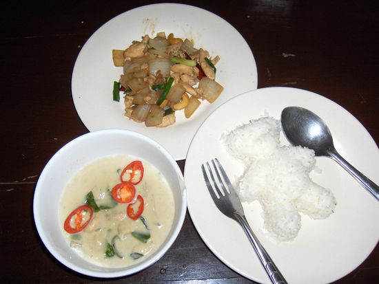 Sehr lecker war auch das Green Curry with Chicken und Fried Vegetables with Cashews and Chicken...dazu gab es Sticky Rice