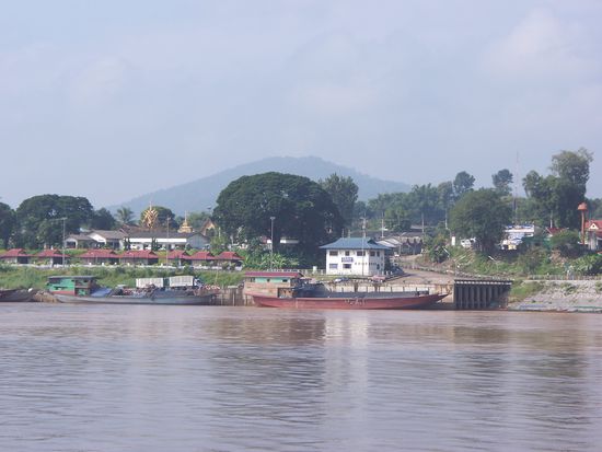 Blick von Laos auf die thailaendische Seite.