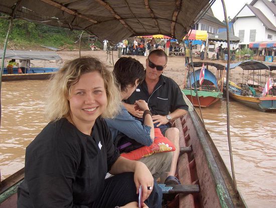 dann fuhren wir ueber den Mekong nach Laos...