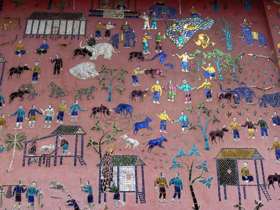 1957 wurde anlaesslich des 2500. Geburtstags von Buddha die Kapelle mit dem Glasmosaik versehen.