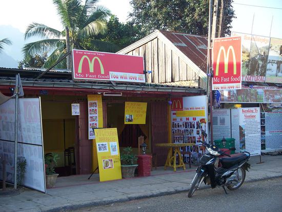 Das passt einfach nicht ins idyllische Laos! Hoffentlich hat der Tourismus in Zukunft keinen zu negativen Einfluss auf das Land, die Menschen und ihre Kultur!