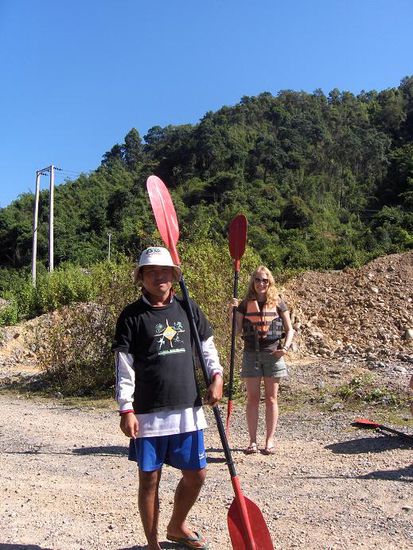 Unser laotischer Guide hatte einiges mit uns vor...