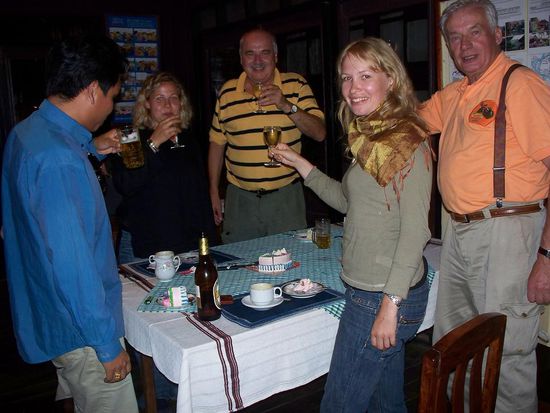 Danach wurde bei einer guten Flasche Wein bis in die Nacht ausgiebig gefeiert.