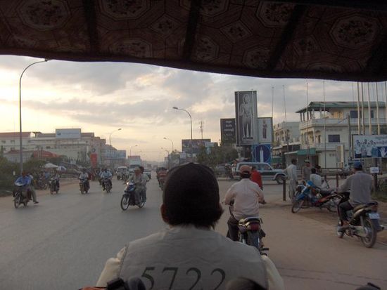 Endlich geschafft, nach 2 Tagen Bus-, Minibus- und Faehrefahren sind wir endlich in Siem Reap angekommen!