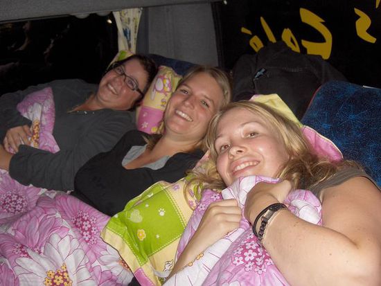 Wir Maedels hatten die letzte Reihe und konnten uns daher gemuetlich ausbreiten...