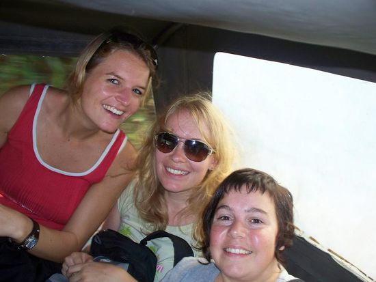 Eingequetscht im Jeep, der uns von der Bushaltestelle zu den Tempeln brachte.