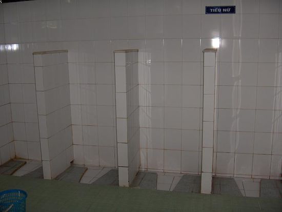 Also ich mach ja einiges mit, aber diese Toiletten vor dem Mausoleum sind dann doch eine Stufe zu krass...