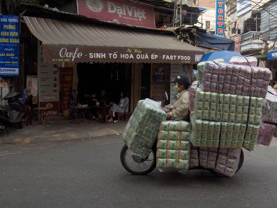 das Moped ist kaum noch zu erkennen...