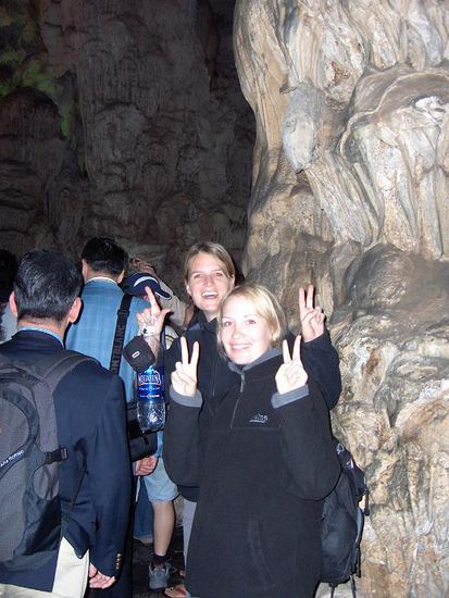 Japanisches Posen... (waehrend gerade eine japanische Reisegruppe an uns vorbeizog...)