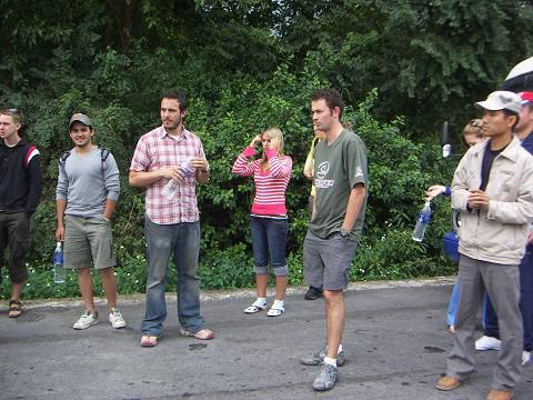 Unsere Gruppe bereit fuers Trekking.