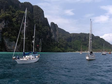 Zurueck in der Ko Phi Phi Bucht...
