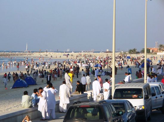 Am Strand... auch hier halten sich zu 99,9% nur Maenner auf (die fehlenden 0,1 % bestanden aus Chris und mir...)