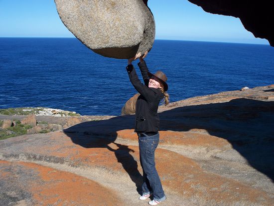 The Remarkable Rocks im Flinders Chase Nationale Park...ganz schoen schwer der Brocken...