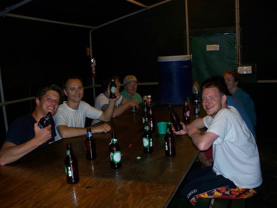 nach dem Abendessen sassen wir meistens noch gemuetlich zusammen oder sind in das Camp-Pub gegangen.