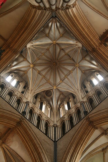 Blick in die Vierung vom nord-öslichen Vierunsgpfeiler aus