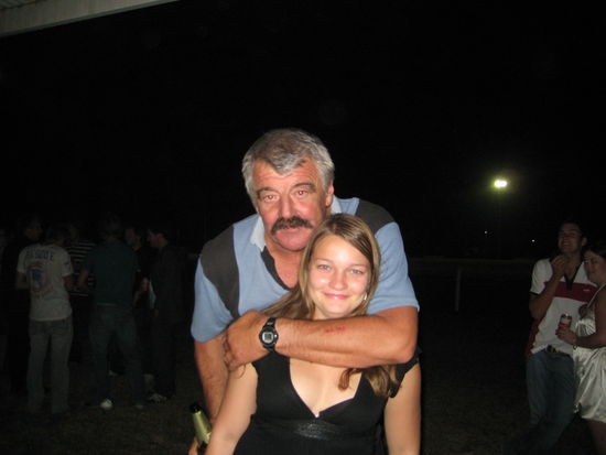 Auf einer Geburtstagsfeier im Ort:
Pizza &amp; Ich