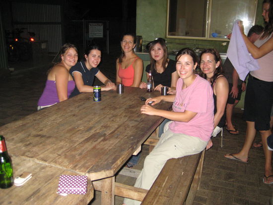 Die Maedels abends beim BBQ