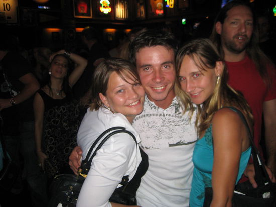 Abends in der Bar:
Fabian, Katja &amp; Ich