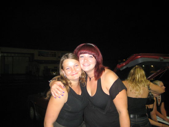 Josephine &amp; Ich
(meine Arbeitskollegin in der ersten Woche auf der Oberginenfarm)