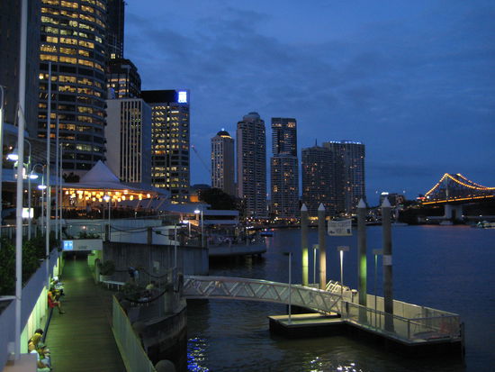 "Brisbane" bei Nacht