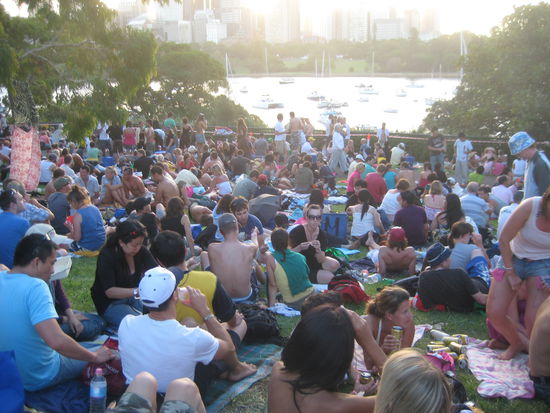 Menschenmassen am 
"Macquaries Point"