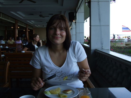 Lecker Pancakes und frisch frischer frische Früchte, ab jetzt fast jeden Morgen...