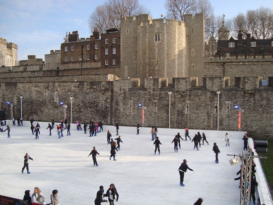 Eislaufen mit toller Kulisse