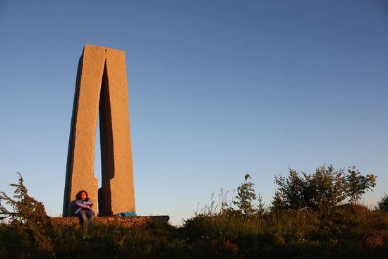 Man beachte die Uhrzeit auf diesem Foto. Um 23.30 Uhr haben wir immer noch auf den Sonnenuntergang gewartet.