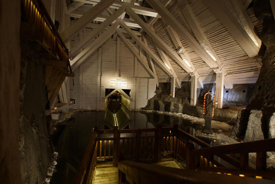 Auf diesem See schipperten früher auch kleine Boote von einer zur anderen Kammer. Nachdem es ein paar betrunkene Arbeiter geschafft haben zu kentern und zu sterben, wurde der "Schiffsverkehr" eingestellt.