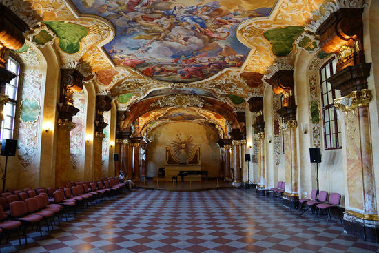 Ein weiterer prunkvoller Saal der Uni