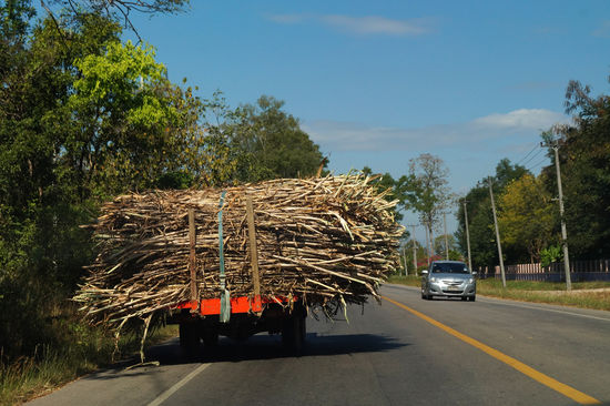 Eindrücke während einer Autofahrt in Thailand