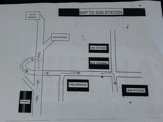Falls mal jemand eine Tankstelle am Flughafen in Bangkok benötigt 