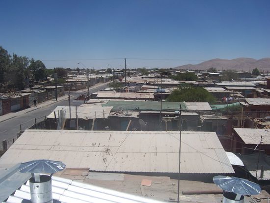 Das war unsere Aussicht. So ungefaehr sieht das ganze Viertel aus...