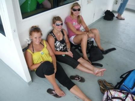 drei chicas auf der luxusjacht ..